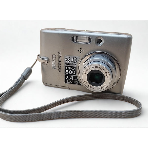 Nikon COOLPIX L11 6MP Digital Camera Silver 3x Zoom Complete In Box Tested