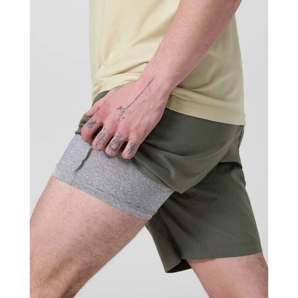 Vuori Kore Everyday Short 7” Lined Dark Oregano Mens Medium Athletic EUC