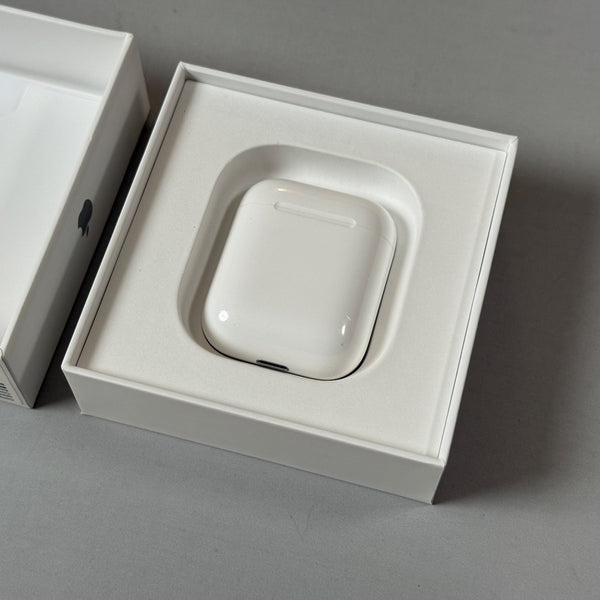 Apple AirPods 2nd Generation A2031 A2032 A1602 MV7N2AM/A w/ Case EUC Boxed