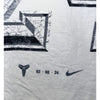 Nike Kobe Bryant Statue Unveil Tee Shirt White Lakers Mens Medium HQ4038-100 EUC