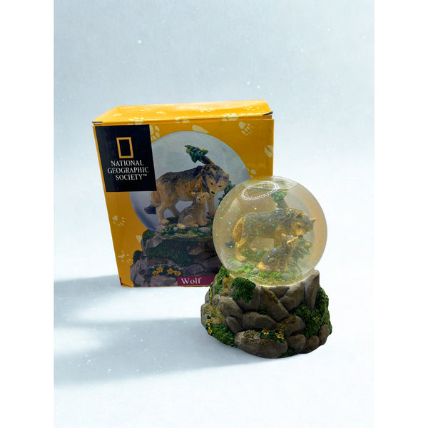 National Geographic Wolf Musical Snow Globe San Francisco Music Box Co. 1997