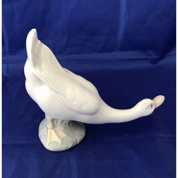Lladro NAO "Suspicious Duck" 244 Porcelain Duck / Goose / Swan, 6" Long EPOC VTG