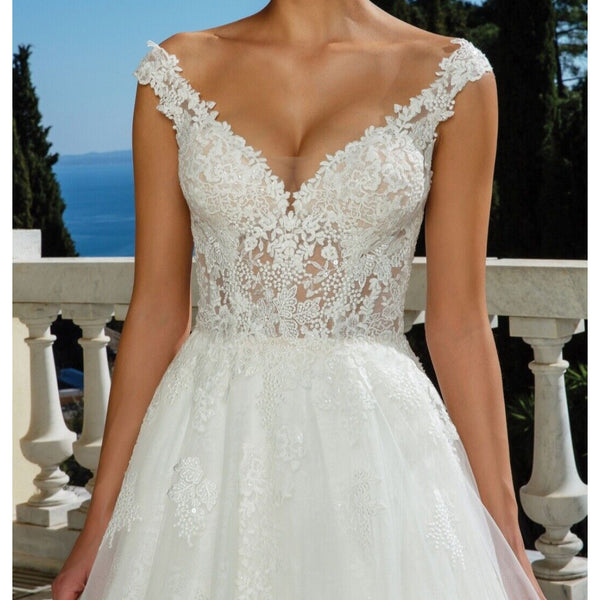 Justin Alexander 88117 V-Neck Straps Ball Gown Wedding Dress Sz. 16 (SAMPLE)