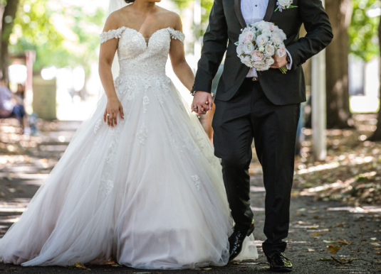 Stella York 6809 Schulterfreies, romantisches Prinzessin-Ballkleid, Größe 22 (MUSTER)