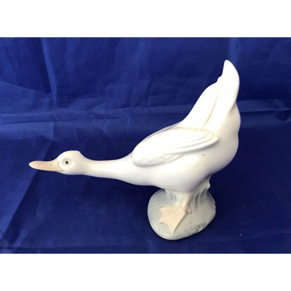 Lladro NAO "Suspicious Duck" 244 Porcelain Duck / Goose / Swan, 6" Long EPOC VTG