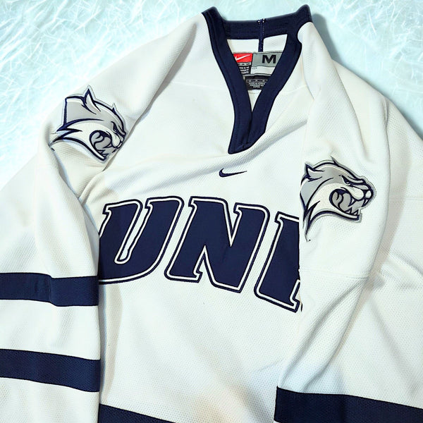 University of New Hampshire Wildcats UNH Nike Hockey Jersey White Sz. M Y2K NCAA