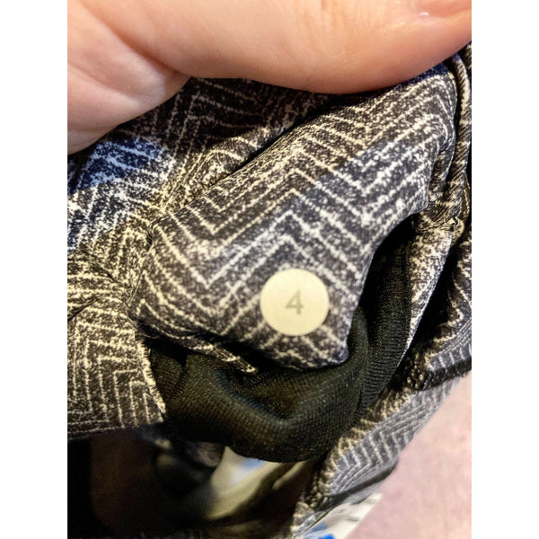 Lululemon Essential Rhythm Crop Leggings Sz 4 Diffusion Black White Luxtreme EUC
