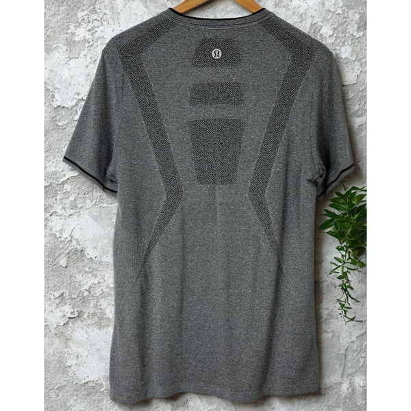 Lululemon Metal Vent Tech Shirt Mens Small Gray Running Short Sleeve EUC